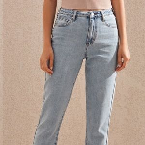PACSUN MOM JEANS SUPER CUTE AND COMFORTABLE!!!
